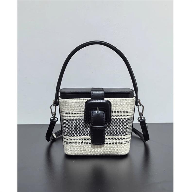 2025 Autumn New Women's fashion Shoulder Bag Retro Striped Color Blocked Women's Bucket Bag Women's Crossbody Bag Autumn New Designer B