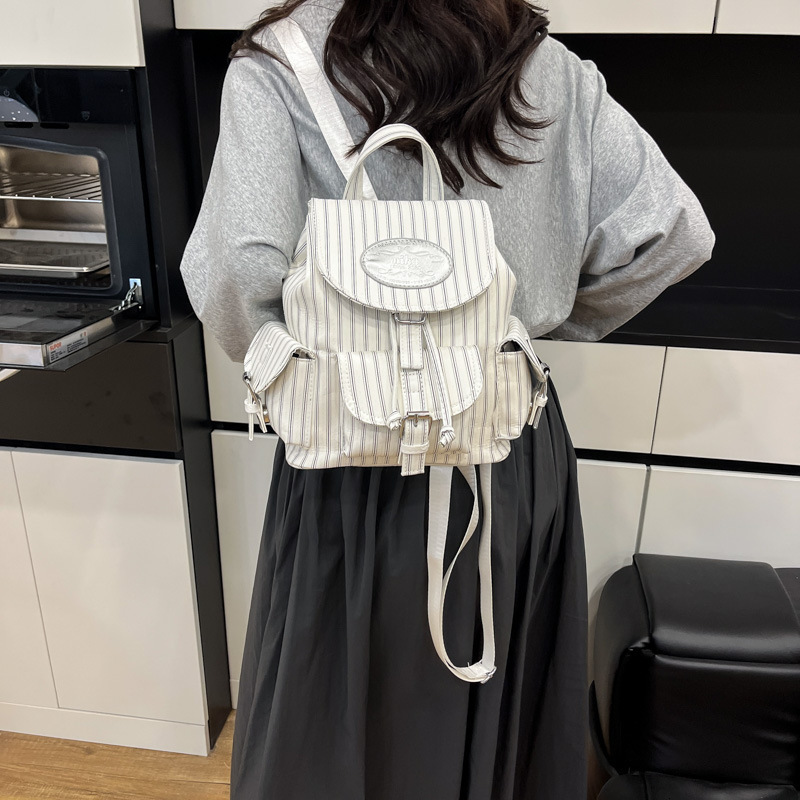 2025 Autumn New Women's Backpack Simple and Versatile fashion Fashion Academy Style Large Capacity Leisure Travel Bag Designer