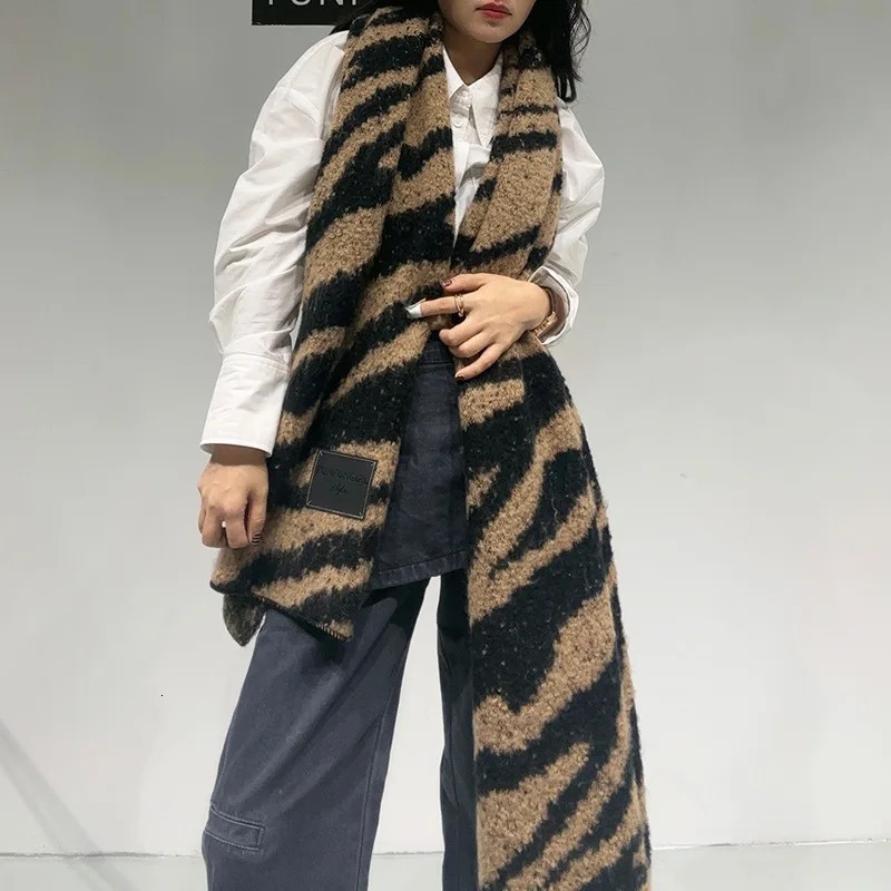 Winter Men Fashion Zebra Print Shawl Women Keep Warm Thickened Scarf Cashmere Big Scarves 250807