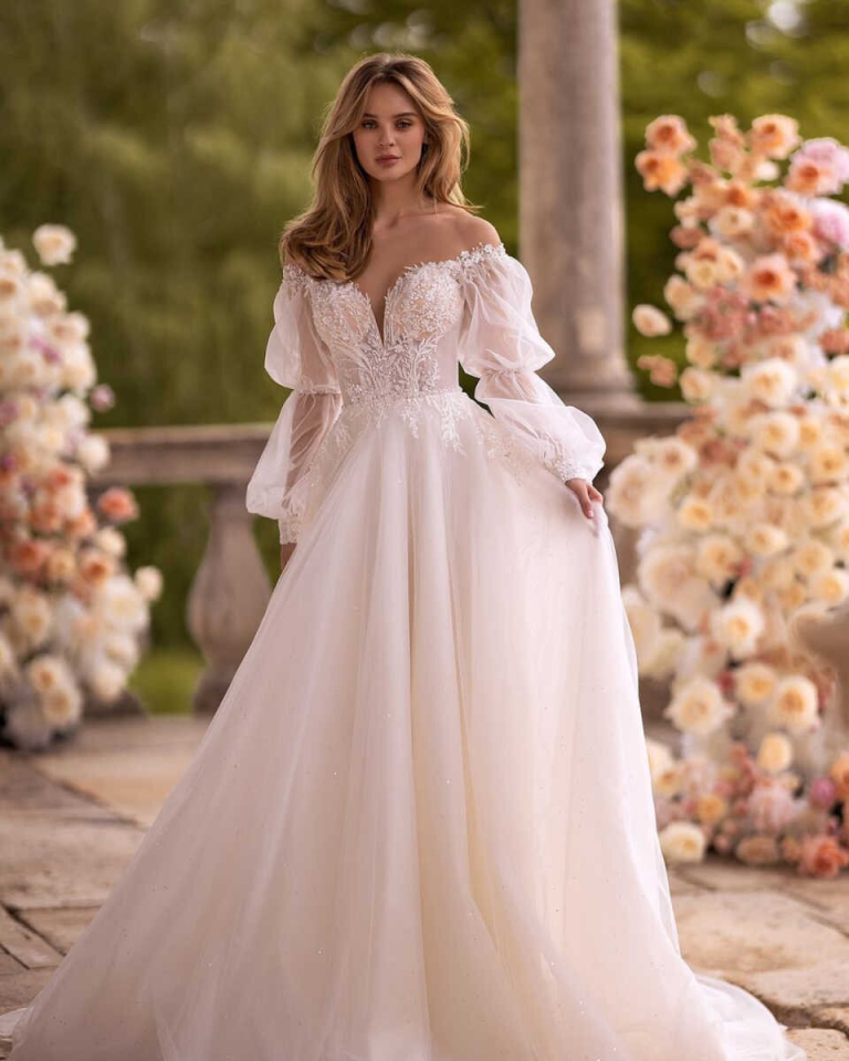 Illusion Wedding Dresses Sweetheart Backless Appliques Long Sleeve Sweep Train Bridal Gown Vestido De Noiva Customized