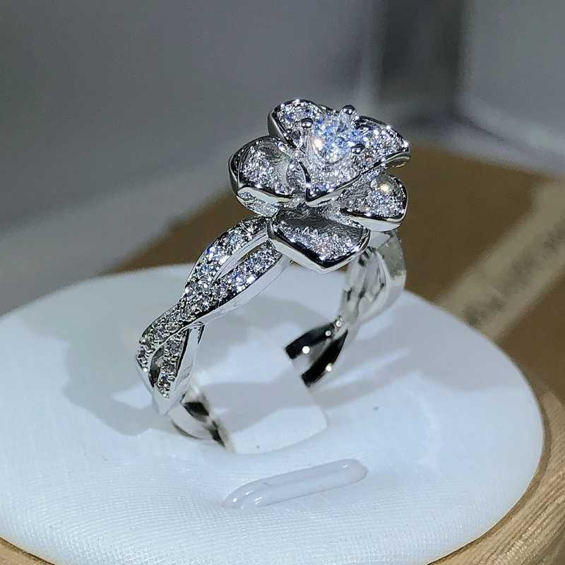 925 Sterling Silver InterTwined Three-Dimensional Rose Ring White Zircon Full Diamond Ring Ladies Temperament Elegant Jewelry Y250808