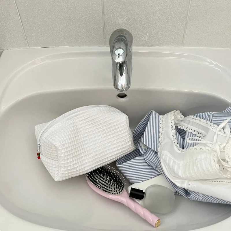 Cute Square Cosmetic Bags Plaid Storage Makeup Bags for Women with Zipper Travel Organizer Makeup Bag Y250808