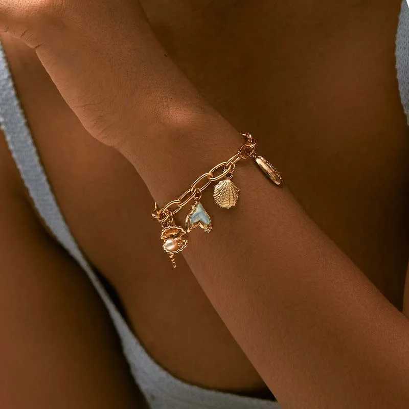 2025 New Fashion Gold Color Starfish Shell Chain Bracelet for Women Stainless Steel Metal Flower Pendant Bracelet Jewelry Gift Z250807