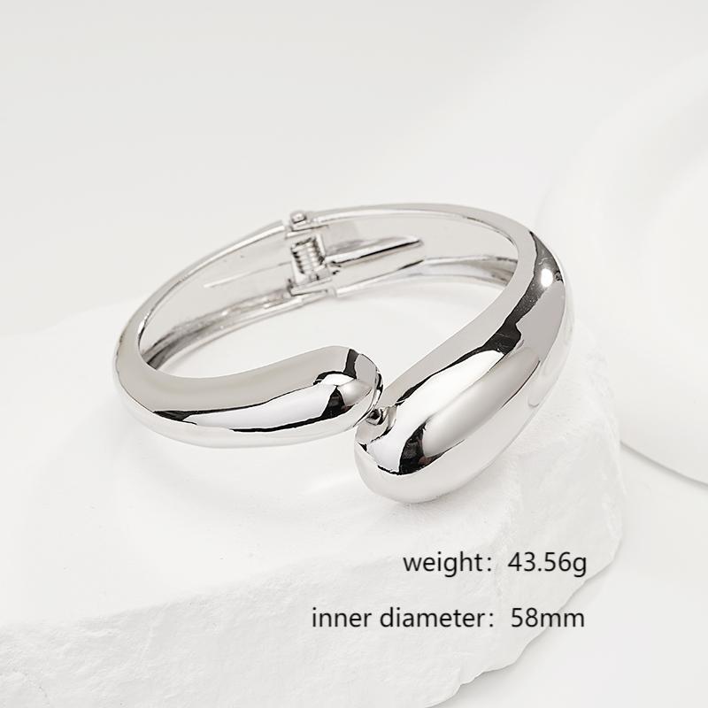 2025 New Arrival European American Retro Spring Clasp Drop Bracelet Adjustable Waterdrop Hug Cuff for Women