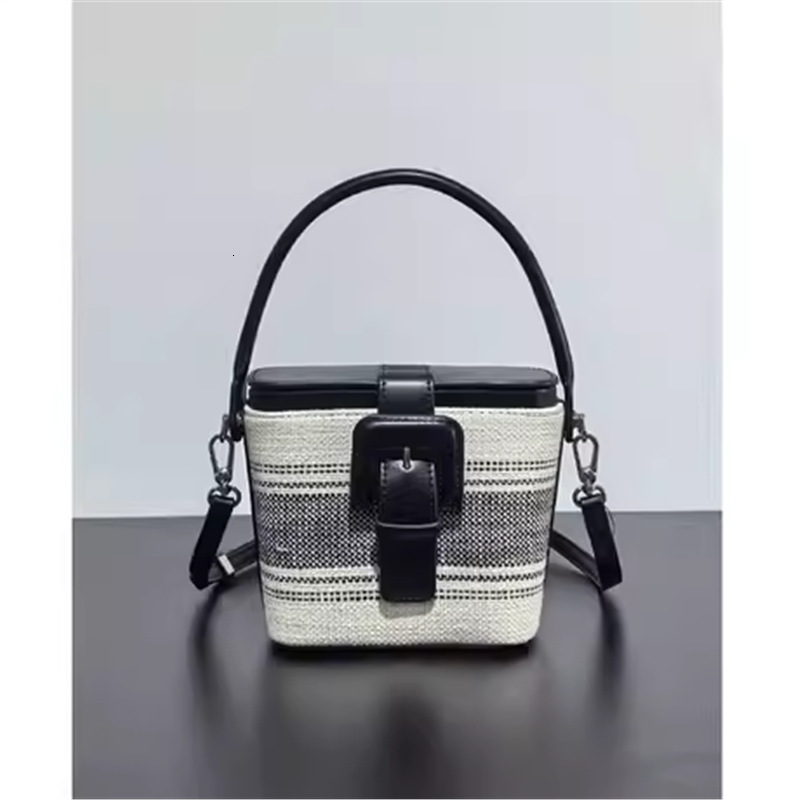 2025 Autumn New Women's fashion Shoulder Bag Retro Striped Color Blocked Women's Bucket Bag Women's Crossbody Bag Autumn New Designer B