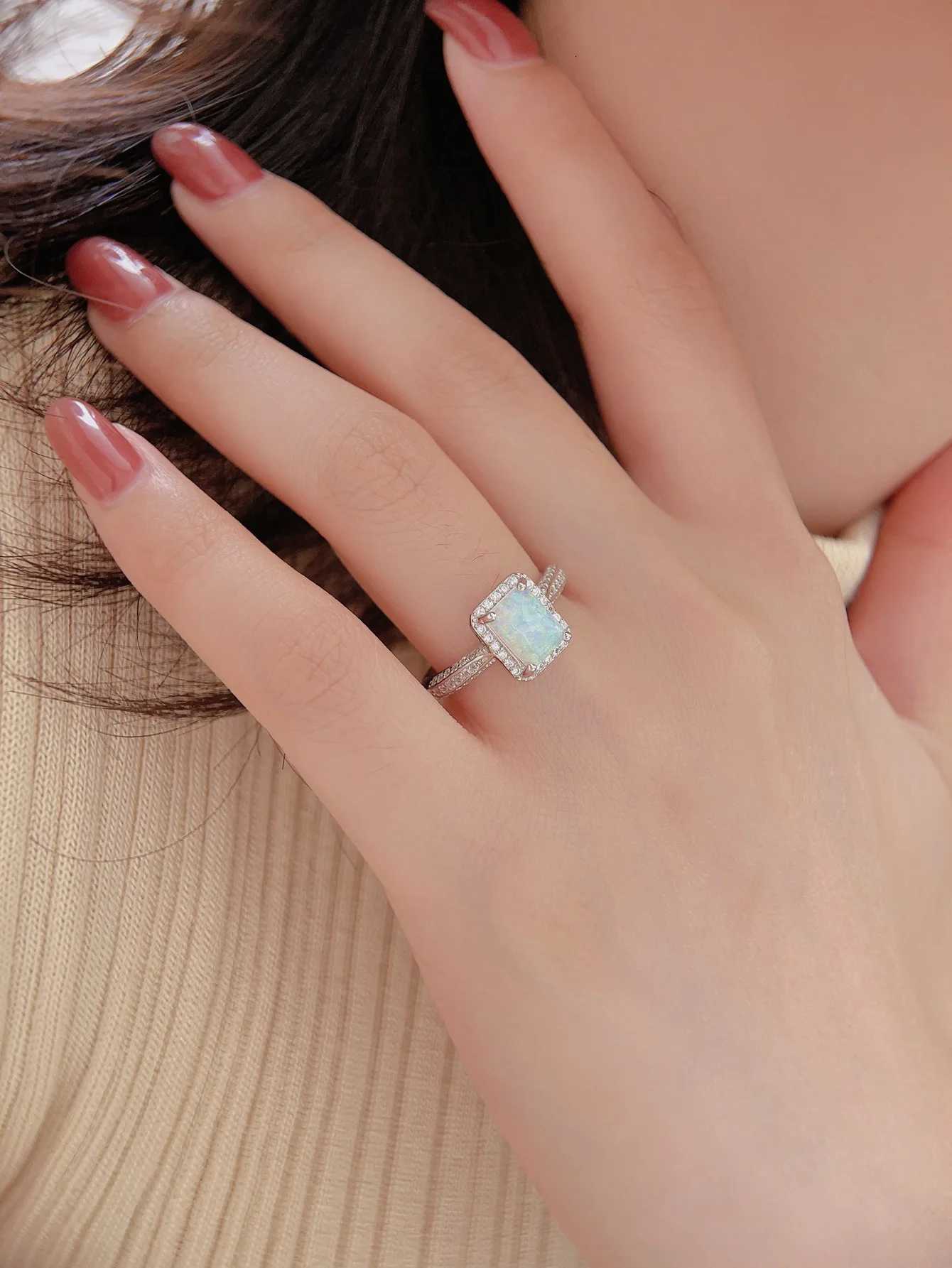 2023 European and American New 100% S925 Sterling Silver Square White Opal Set with Diamonds Fashion Advanced Design Sense Ring Y250808
