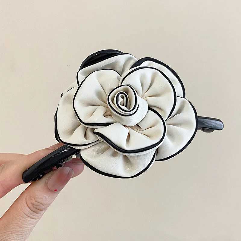Korean Fabric Camellia Flower Hair Claw Elegant Temperament Hair Clips for Women Barrettes Headband Girls Hair Accessories Y250808