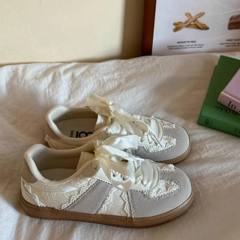 2025 Women's New Mesh Breathable Casual Sneakers Fashion White for Ladies Versatile Lace-Up Ballet Flats Athletic Shoes ddmysaturn