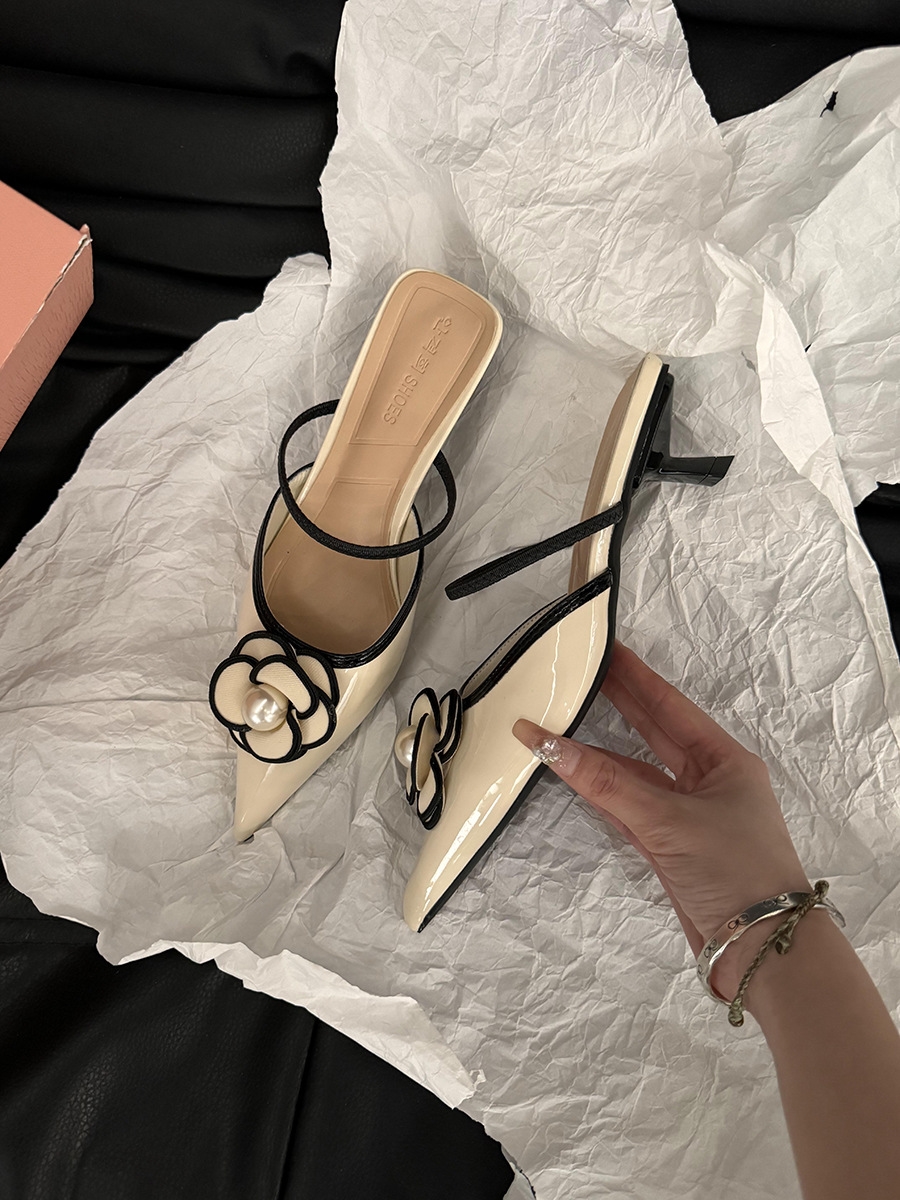 The 2025 new summer style pointed-toe single shoes are high-heeled French-style flip-flops and fairy shoes for outerwear