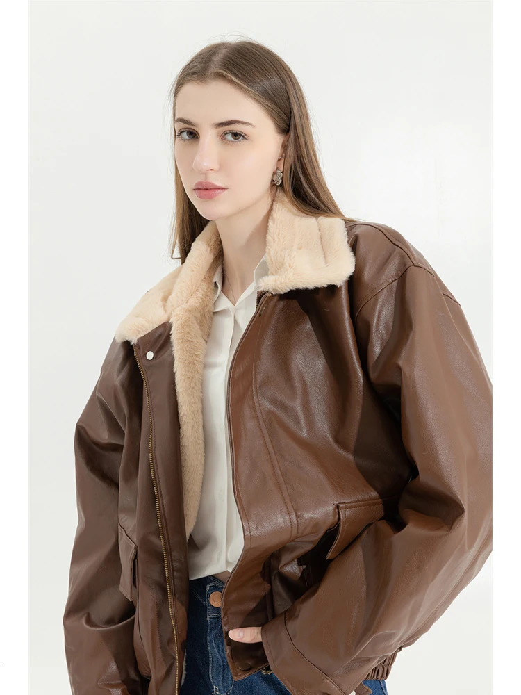 Winter Womens Fur Leather Jacket Long Sleeved Loose Warm Lamb Wool Vintage Thickened Locomotive Lapel Female PU Motorcycle Coat 250806