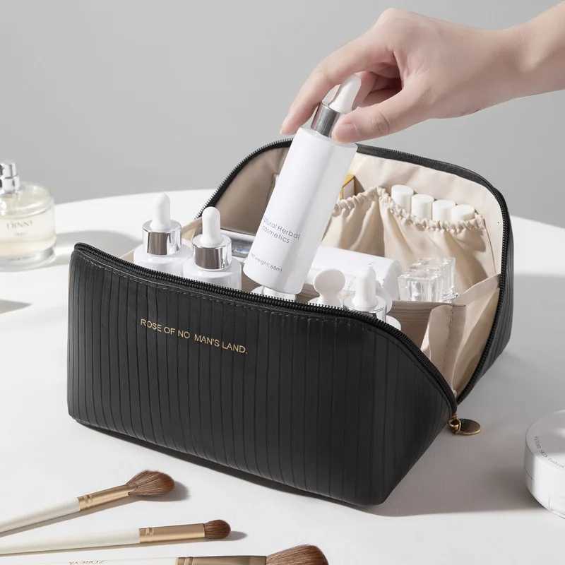 Large Travel Cosmetic Bag for Women PU Leather Makeup Organizer Fem Toiletry Bags Tote Luxury Lady Make Up Case Storage Pouch Y250808