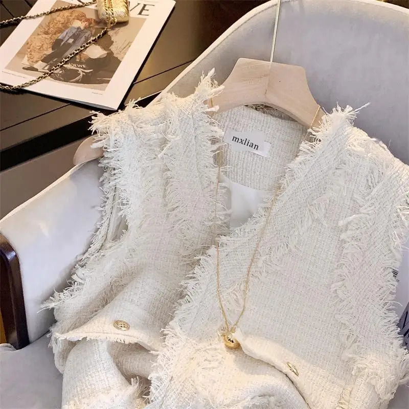 Chalecos Mujer French Fragrant Style Sleeveless Short Coat Black Tassel Vest Women Vintage Crop Top Colete Waistcoat 250804