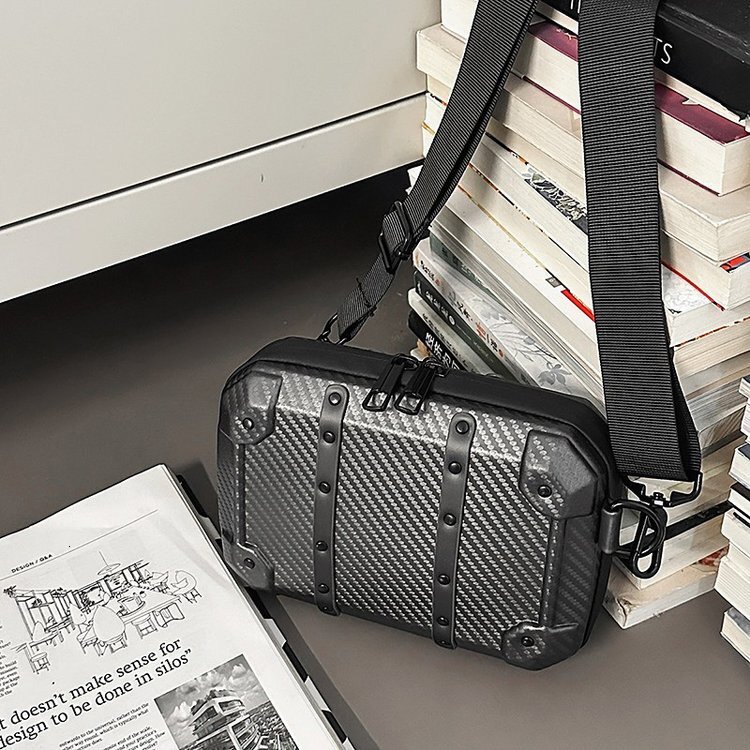 Luxury Brand Designer Bag Carbon Fiber Small Square Bag With Rivets, Box Bag, 2025 New Model, Wide Shoulder Strap, Crossbody, Hard Shell, Structured B