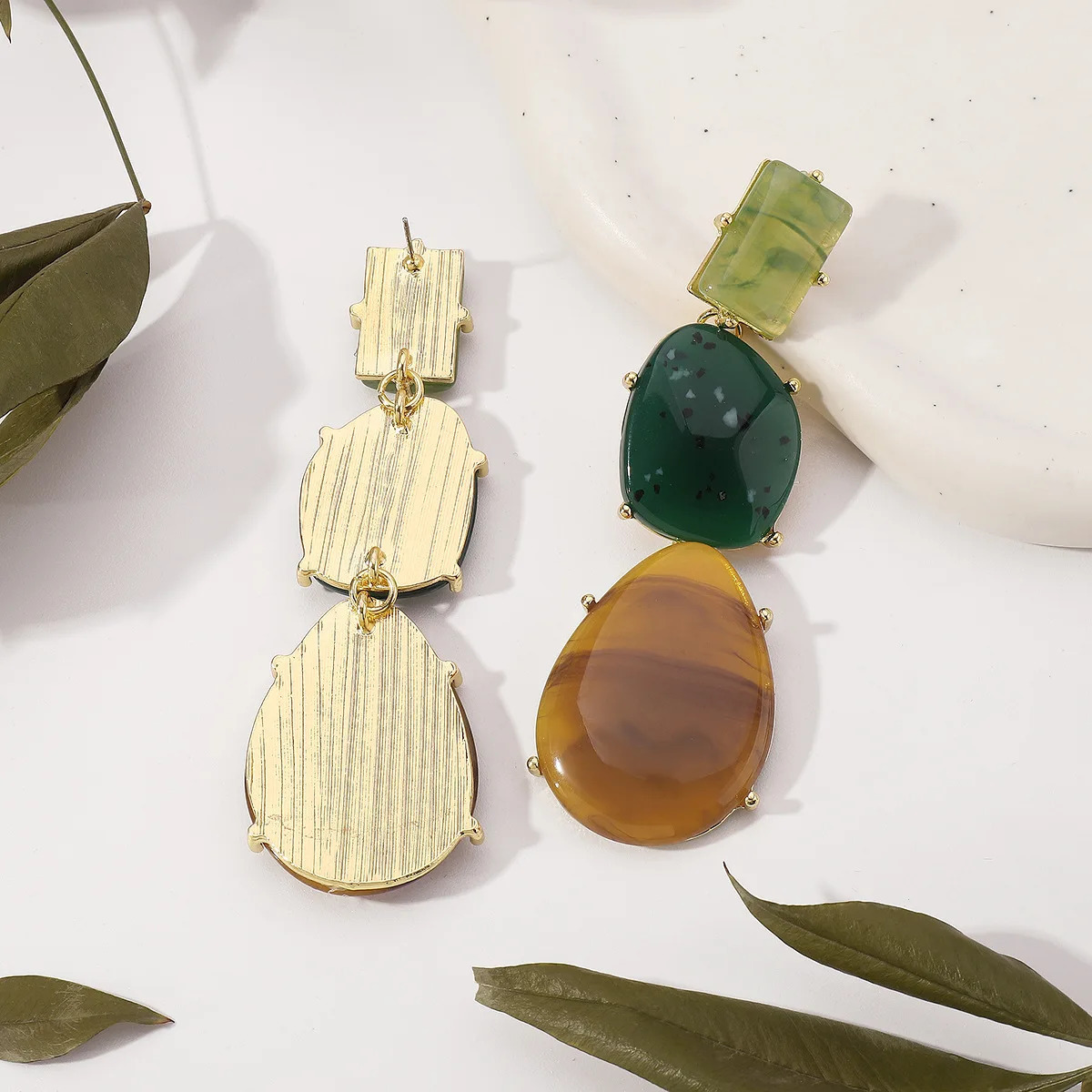 Vedawas Colorful retro-geometric resin earrings simple banquet holiday earrings women jewelry 250807