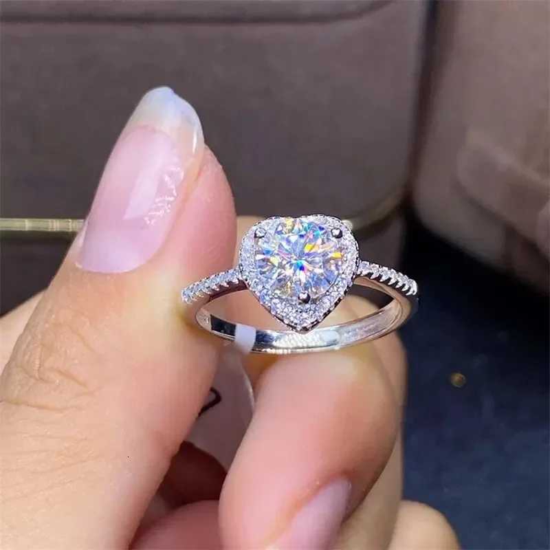 Fashionable and Simple Love Zircon Ring for Womens Wedding Engagement Ring Exquisite Festival Gift Y250808