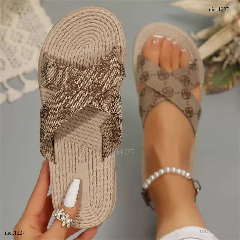 Free shipping 2025 new designer slippers flat slides for womens sandals girl fashion soft sole slipper outdoor summer shoes