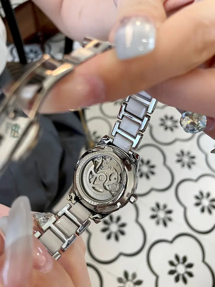 Sunflower mechanical watch for women high-end light niche art red watch for women mechanical watch 250807