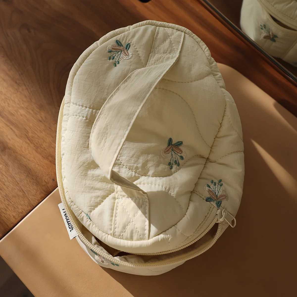 Portable Fruit Flower Embroidered Cosmetic Bag With Zipper Large Capacity Soft Girls Handheld Storage Handbag Accessories Y250808