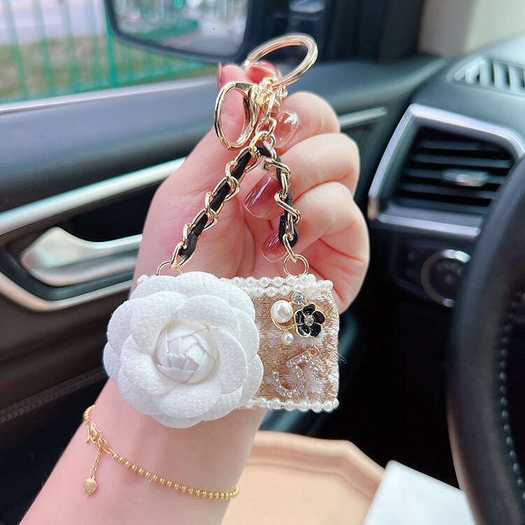 DHpet_wholesale Chic Camellia Keychain - Fashion Bag Charm for Women, Elegant Zinc Alloy Car Key Ring in Black/White/Khaki (24g)