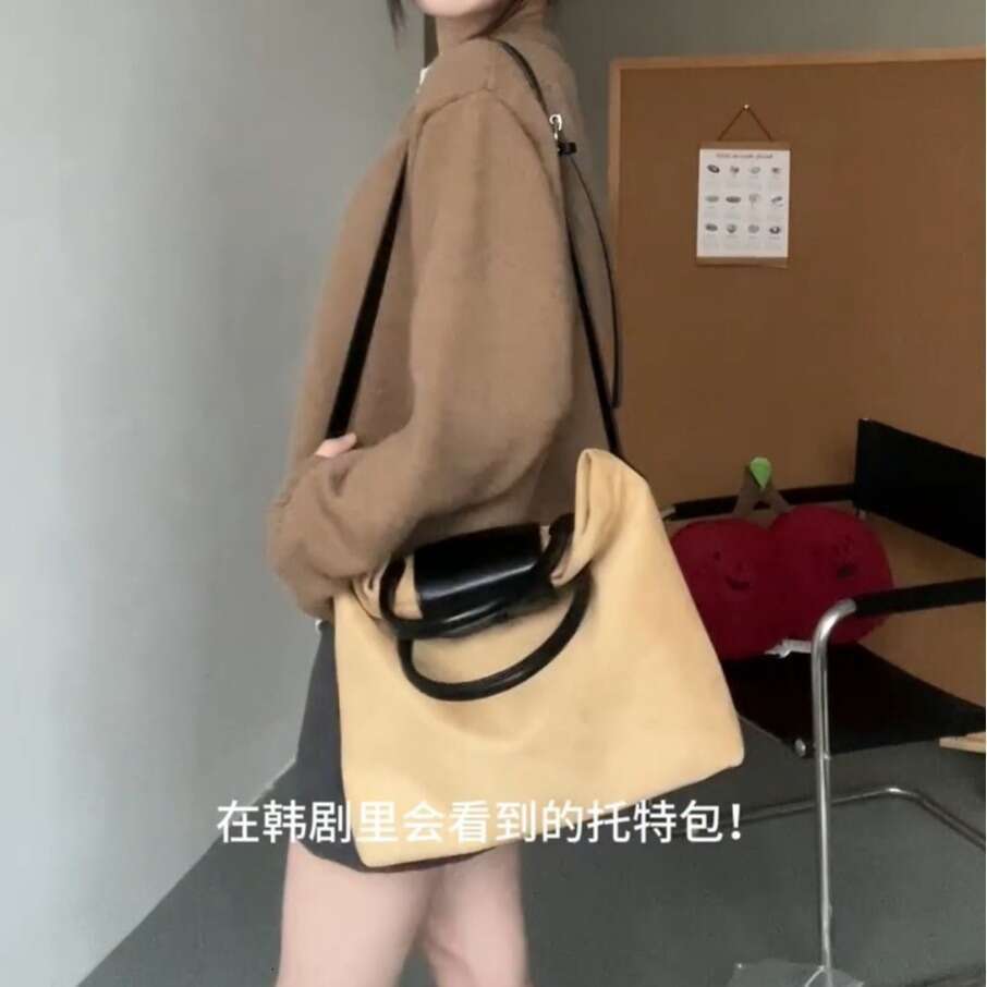 2025 New Korean bags Matte Large Capacity Tote Designer Handbag Luxury Crossbody Briefcase High-end Commuter Shoulder Bag