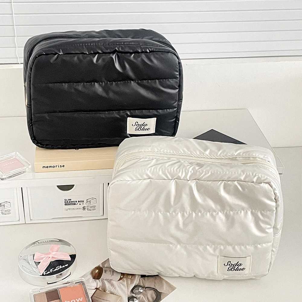 Wholes Large Capacity Waterproof Makeup Handbag Travel Wen Cosmetic Toiletry Storage Pouch Elegant Ladies Square Zipper Bag Y250808
