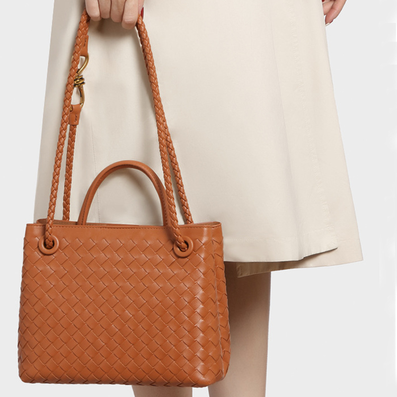 2025 new High end textured large capacity handbags Mom woven bags personalized simple single shoulder cross body bags for women