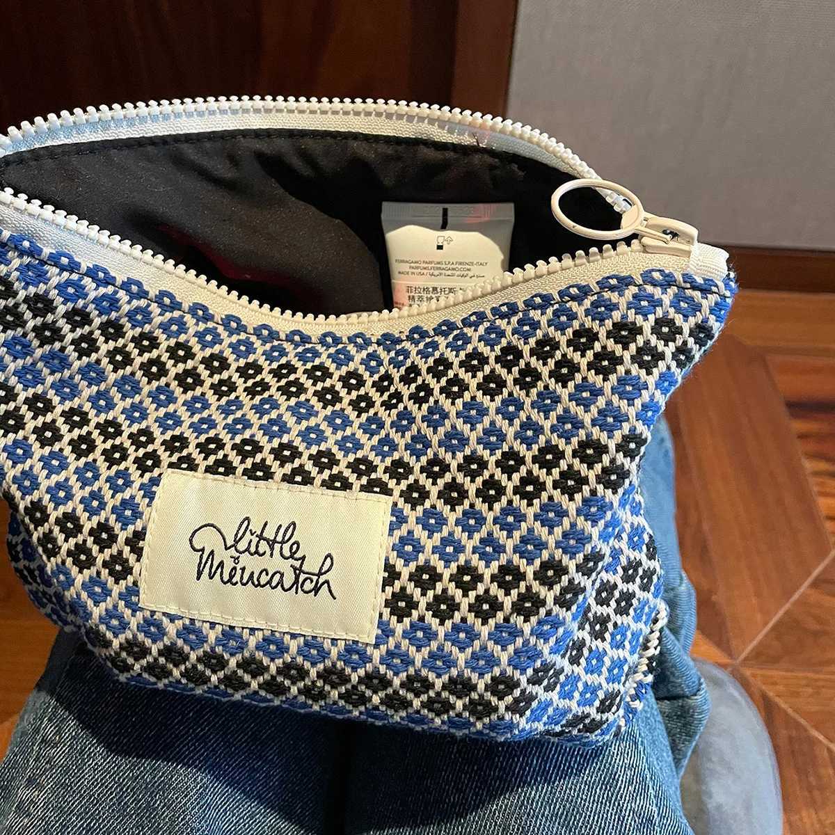 Blue ry Hanging Cosmetic Bag Geometric Pattern Makeup Bag Letter Pah Decor Makeup Bag Large Capacity Handbag Y250808