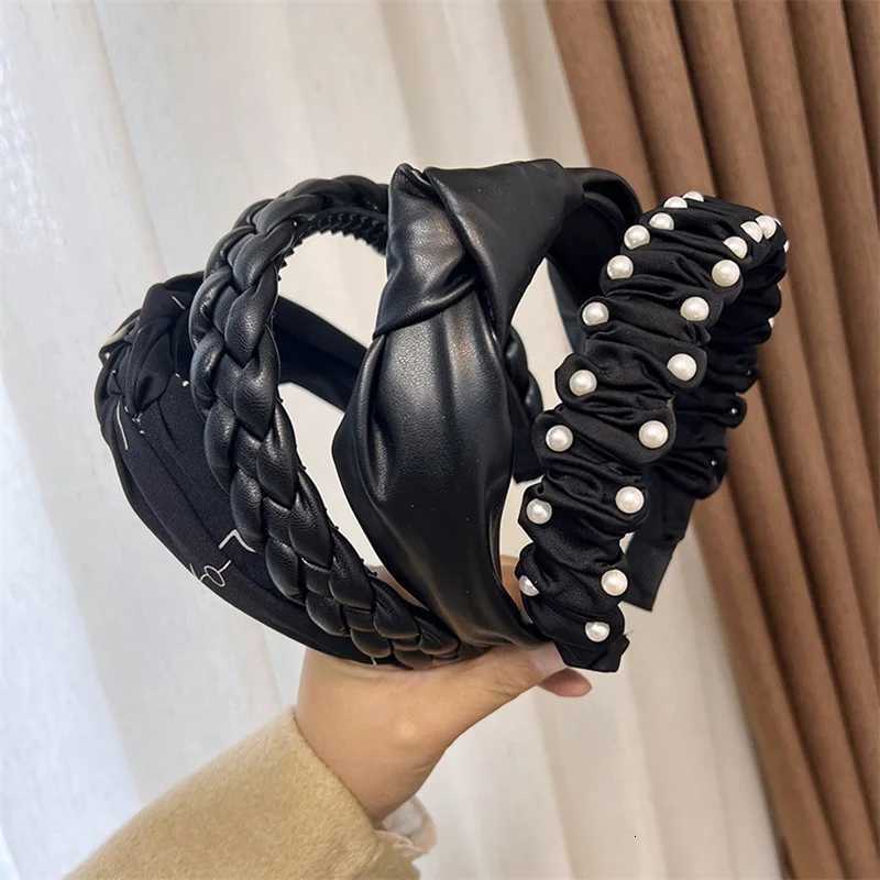Winter Solid Veet Bezel Wen Girl Broadside Hair Bands Pearl Cross Band Hair Hoop Fashion Black Leather Braided Hair Y250808