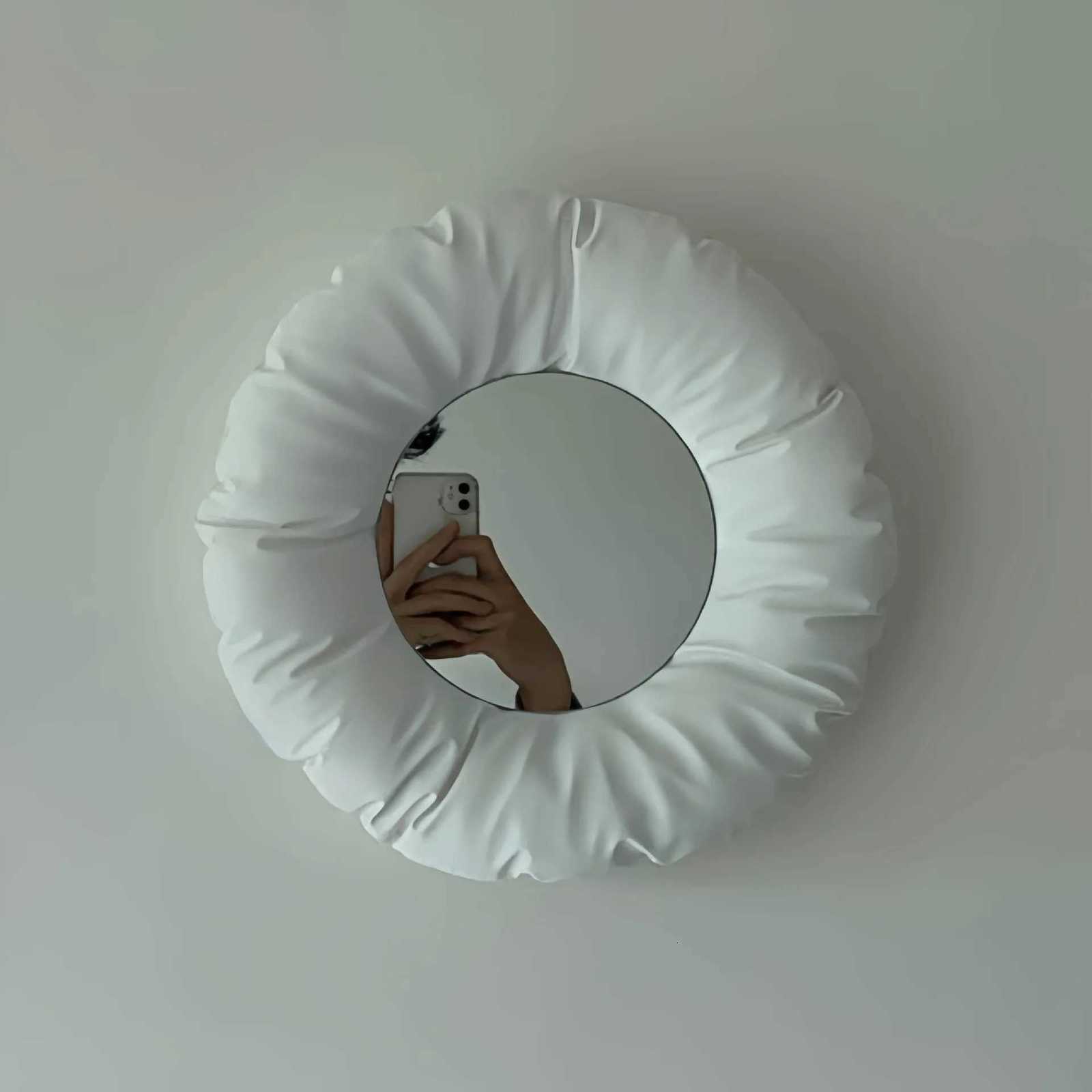 Metal Wind Round Silver White Decorative Mirror Homestay Wall Decoration Pendulum Mirror Wall Hanger Makeup Mirror Photo Props Z250807