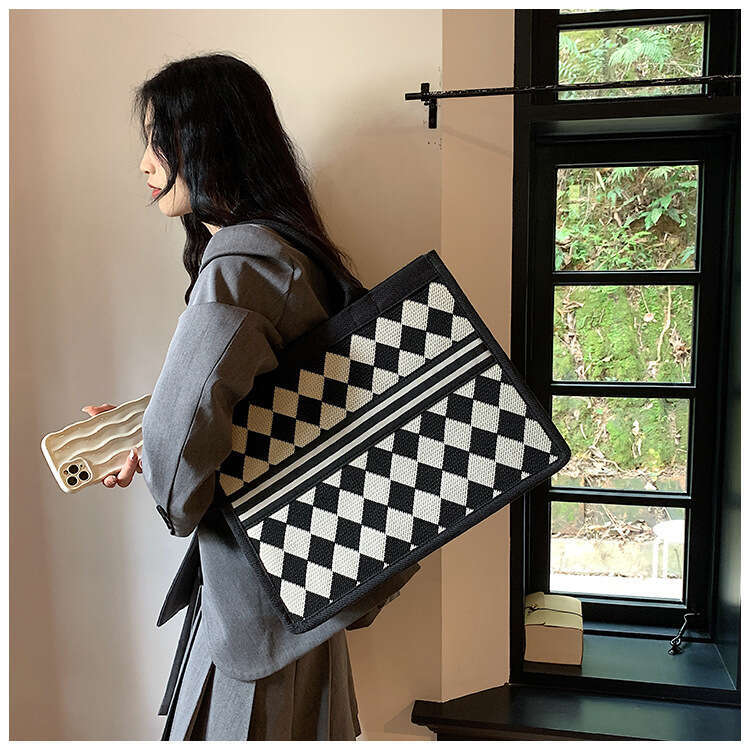 Black and White Checkerboard Large Tote Capacity Handheld Tote bags for Women New Simple Trendy Luxury Designer Fashion Commuting Shoulder Bag