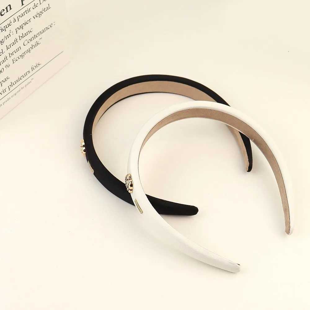 AISHG Fashion Lia Sponge Hair Band in Black and White Korean Version of Wens Hair Accessories Y250808
