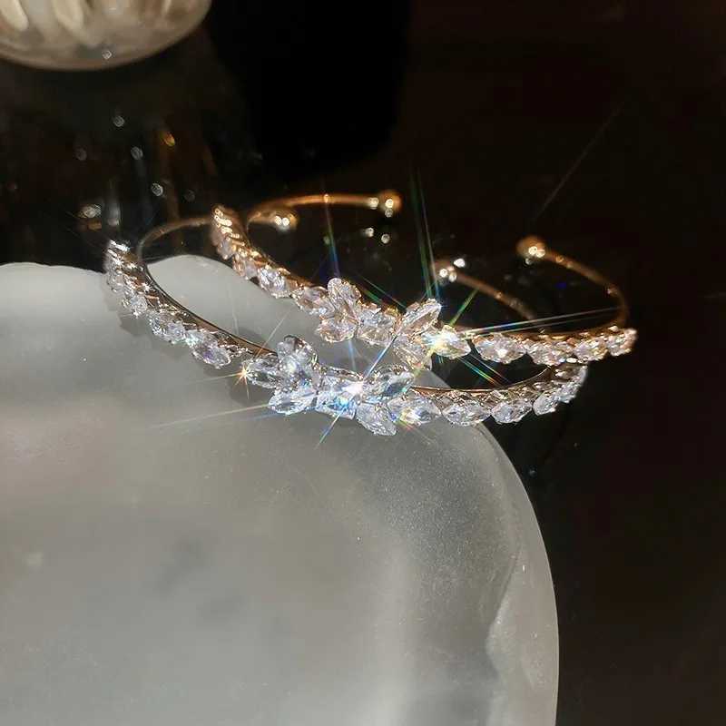 igh Luxury Zircon Bow Open Bracelet with High-end and Fashionable Temperament Niche Geometric Jewelry for Women Z250807