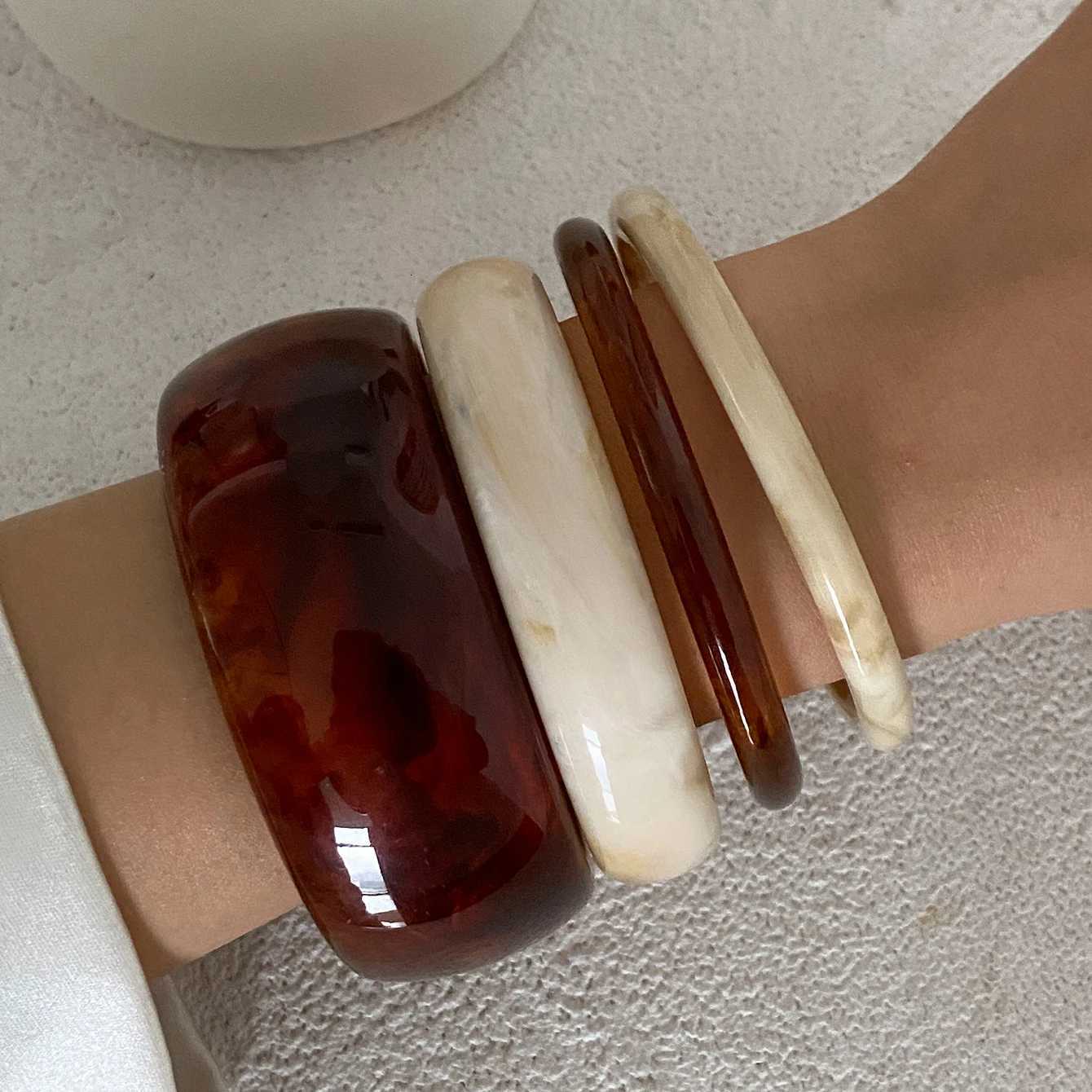 4 Styles Creative Vintage Resin Bangles for Women 2025 Trendy Party Birthday Beach Charm Bracelet Jewelry Accessories Z250807