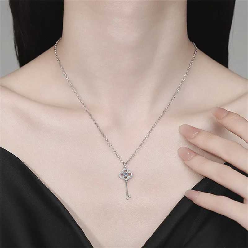 ZFSILVER Fashion Trendy Classic s925 Silver Moissanite Clover Key Necklace For Charms Women Accessories Party Jewelry Gift XL414 y250808