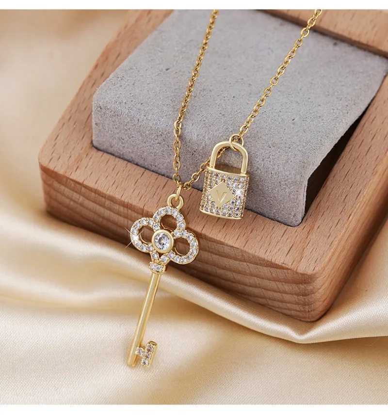 New Keylock Zircon Necklace with a Unique Fashionable and Cool Style Collarbone Chain y250808
