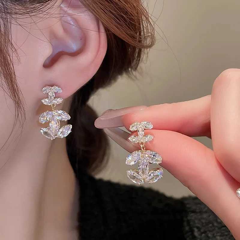 New Fashionable Sparkling Letter for Women Zircon Pendant Earrings Party Jewelry Girl Gift Z250808