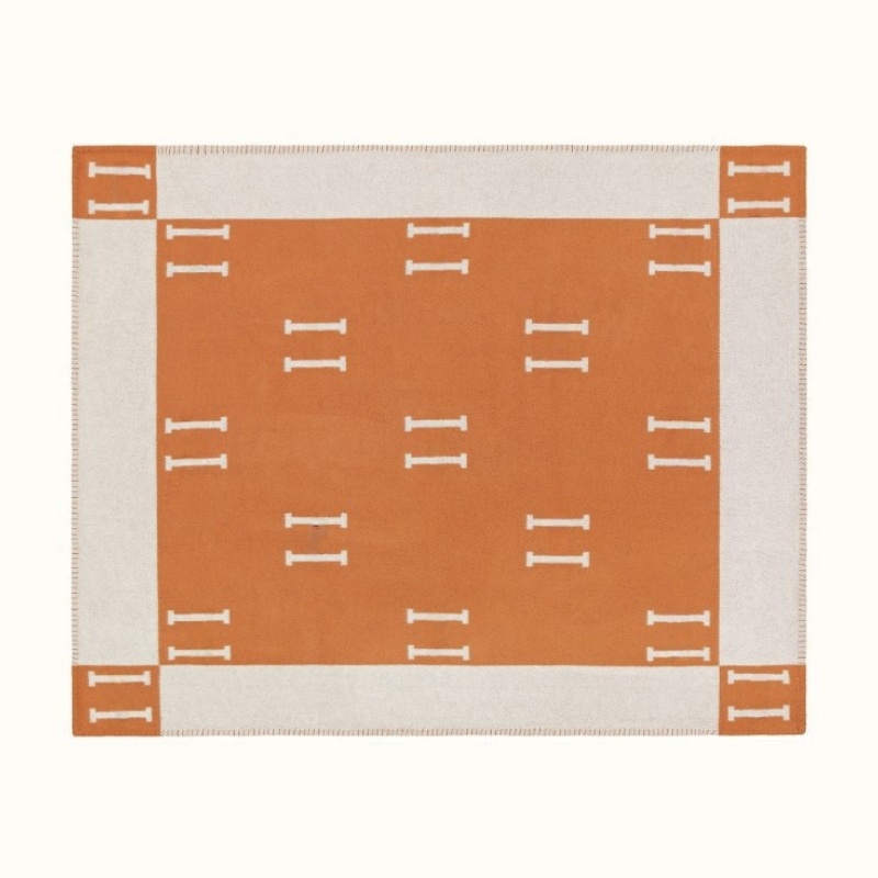 Designer blanket H cashmere and wool airplane blanket letter-patterned sofa blanket home textile office lunch break air-conditioning blanket