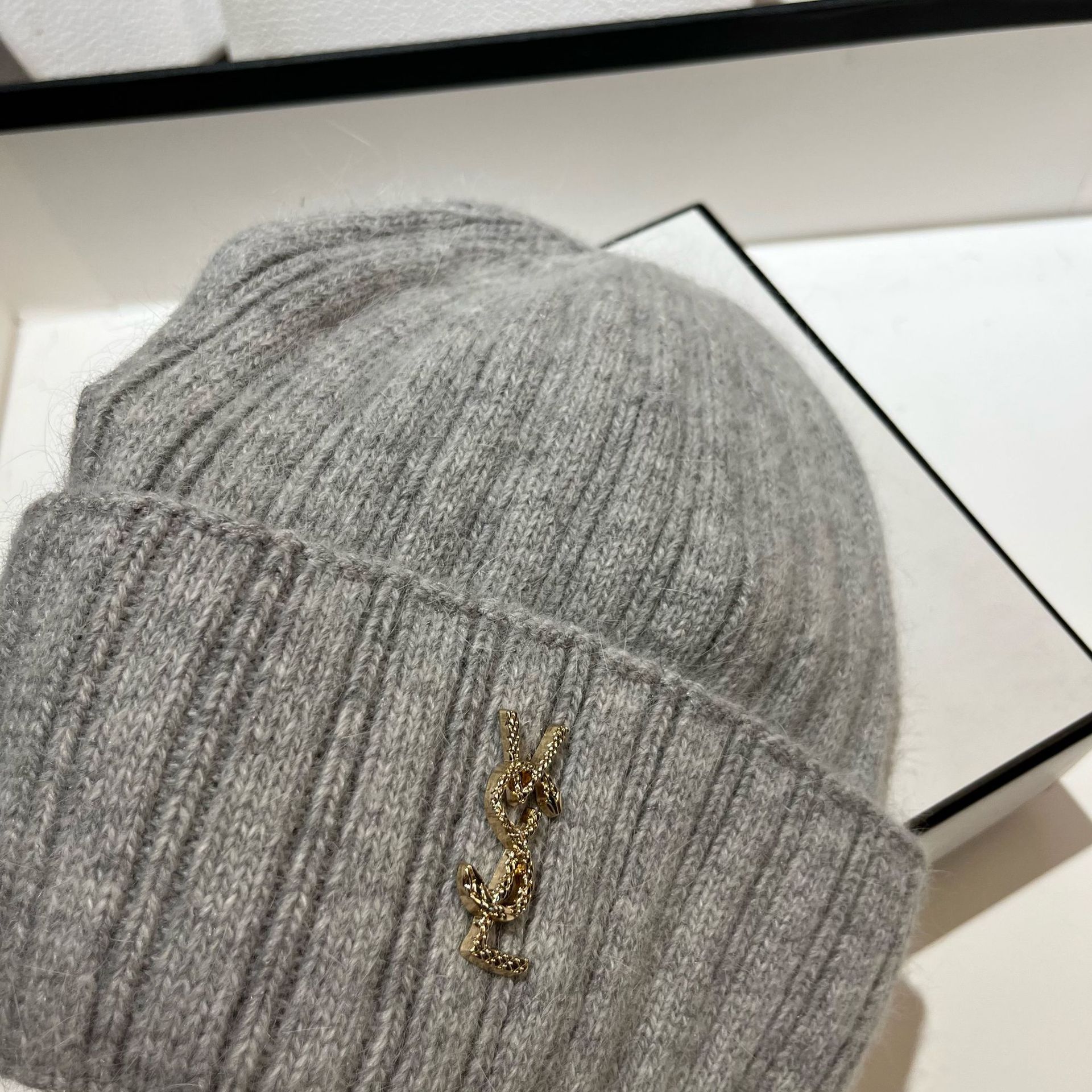 Rabbit hair knitted hat winter French simple plush ear-protector hat Nordic new soft waxy wool hat female 2025s hot