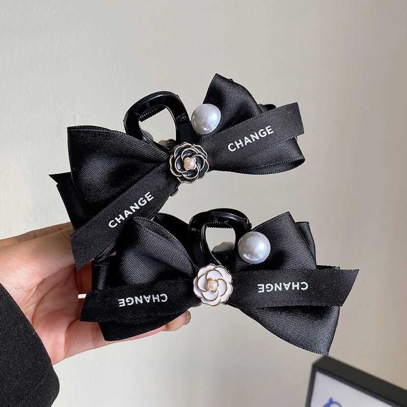 Korean Camellia Flower Hair Claw Pearl Fabric Bow Hair Clips Claw Clamp Elegant Headwear Barrettes Hairpins Hair Accessories Y250808