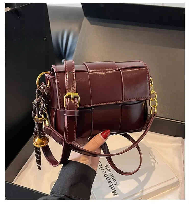 Shoulder Bag Crossbody Purse Designer 2025 new small square commuting woven crossbody bag high end sense simple and fashionable