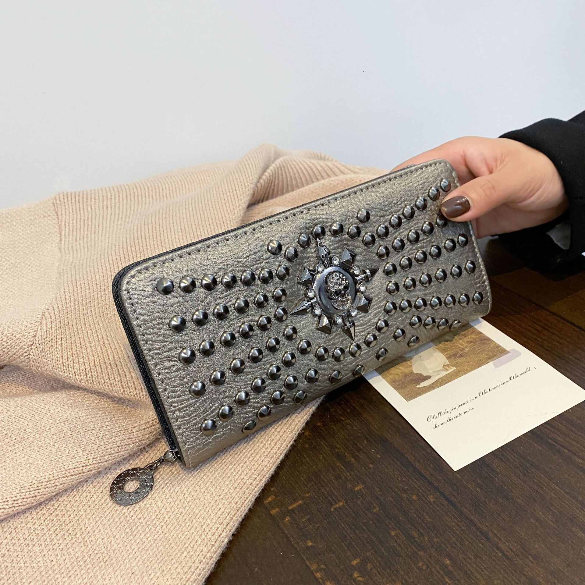 Luxury Brand Designer Bag New 2024 Punk Studded Skull Women's Wallet Long Large Capacity Coin Purse Multi-Card Slot Fashion Wallet
