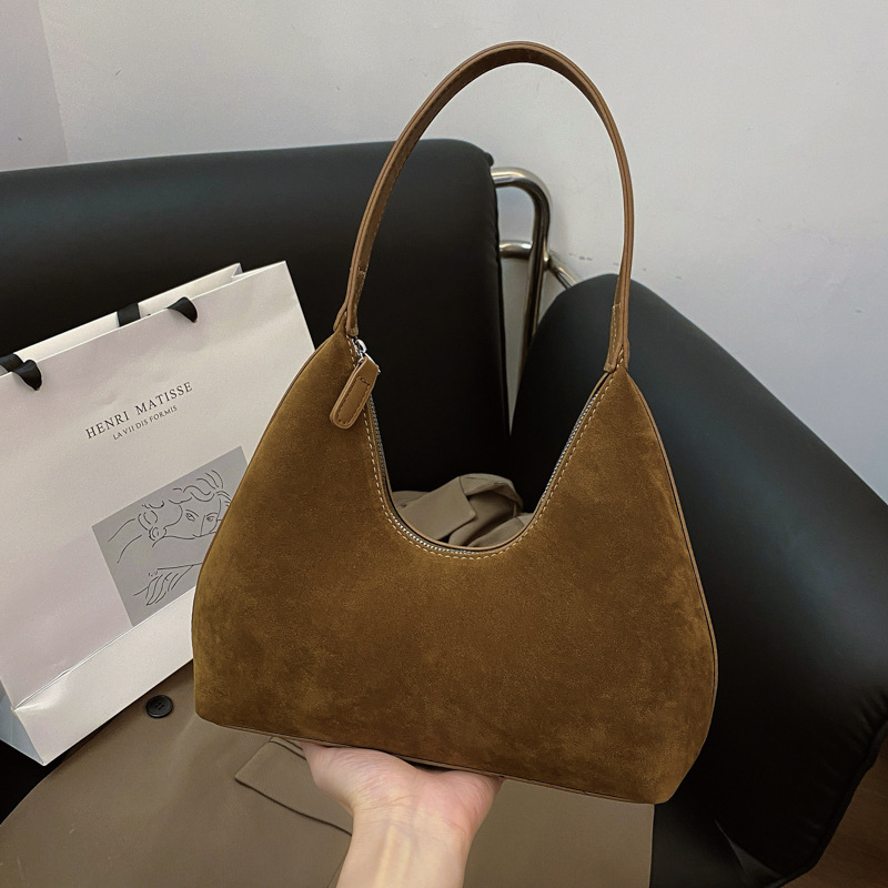 Chic and Practical Underarm Shoulder Bag Ideal for Daily Carrying