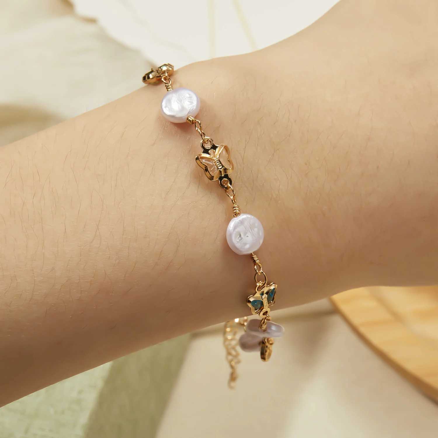 Korean Multicolor Daisy Flower Charm Bracelet for Women Fashion Butterfly Pearl Love Heart Adjustable Bangle Girls Party Jewelry Z250807