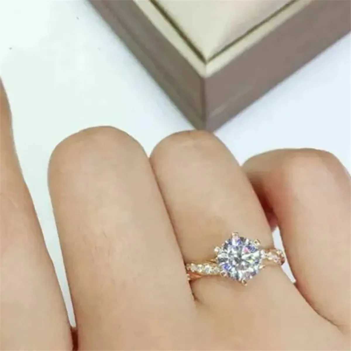 Classic 6 Claw Cubic Zirconia Rings for Women Luxury Gold Color Wedding Engagement Bands Eternity Lady Jewelry Wholesale Y250808
