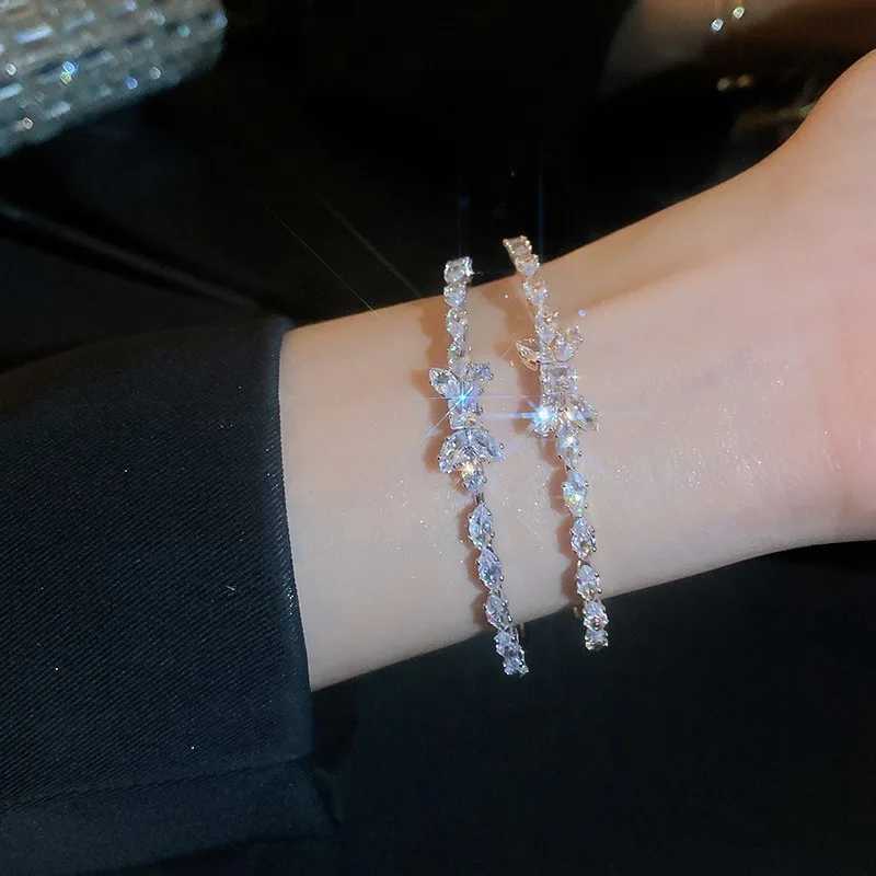 igh Luxury Zircon Bow Open Bracelet with High-end and Fashionable Temperament Niche Geometric Jewelry for Women Z250807