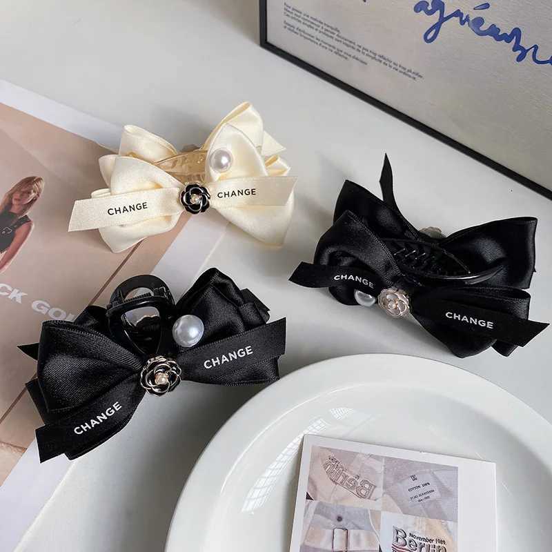 Korean Camellia Flower Hair Claw Pearl Fabric Bow Hair Clips Claw Clamp Elegant Headwear Barrettes Hairpins Hair Accessories Y250808