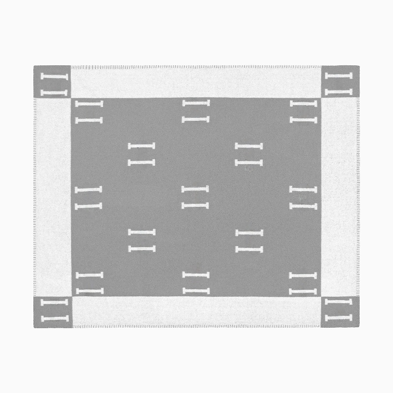 Designer blanket H cashmere and wool airplane blanket letter-patterned sofa blanket home textile office lunch break air-conditioning blanket