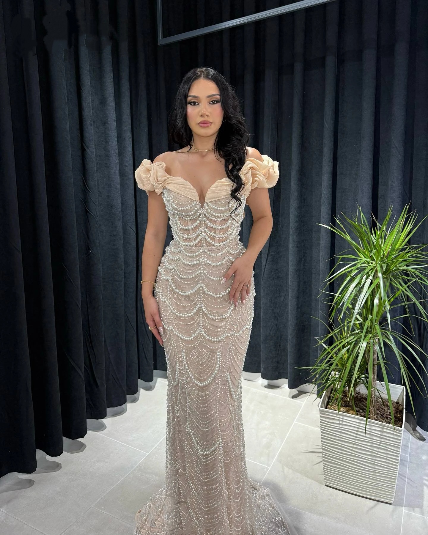 Graceful Evening Dresses Off Shoulder Pearls Prom Gowns Sequins Sweep Train Beading Slim Sweep Strain Customized Vestidos De Noche Plus Size