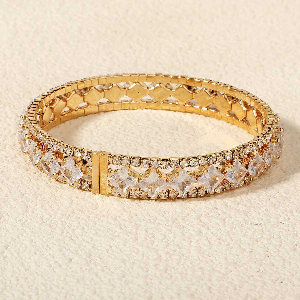 Elegant and Versatile Claw Chain Bracelet Luxury Rhinestone Unique Womens Bracelet Wedding Bride Jewelry as a Gift Z250807