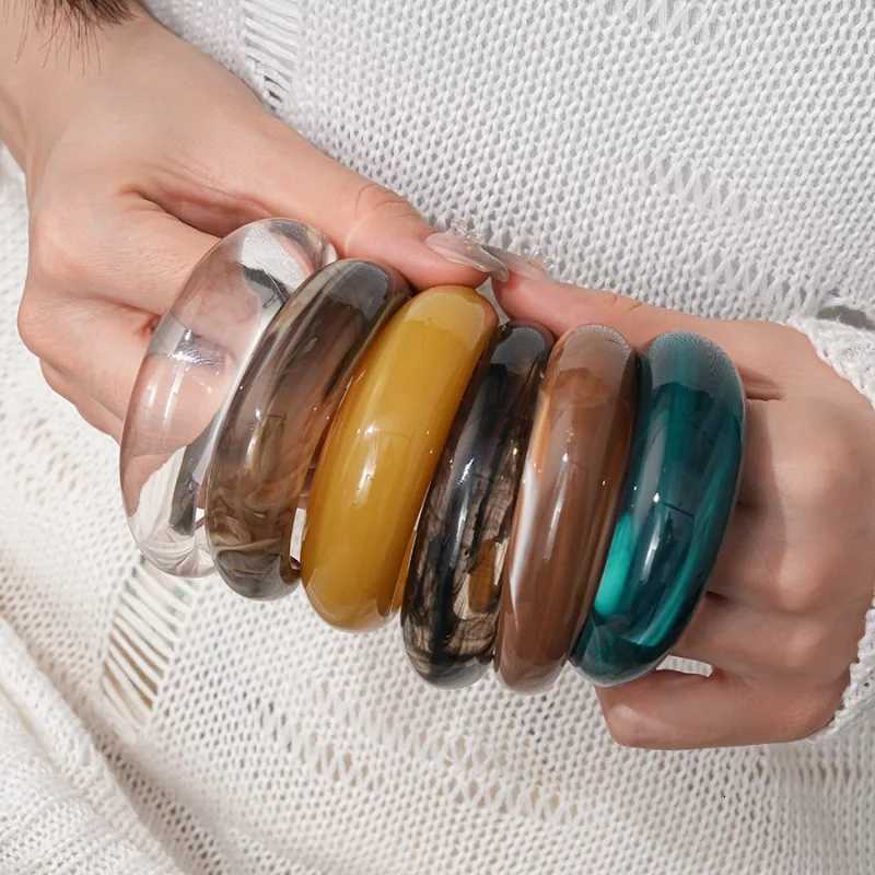 Smooth Round Acrylic Cuff Bangles for Women Vintage Exaggerated Jelly Color Smudging Bangle Wide Resin Bracelet Accessories M1 Z250807